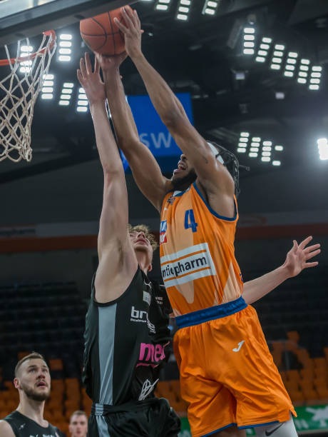 尤其是在足 尤其是在足